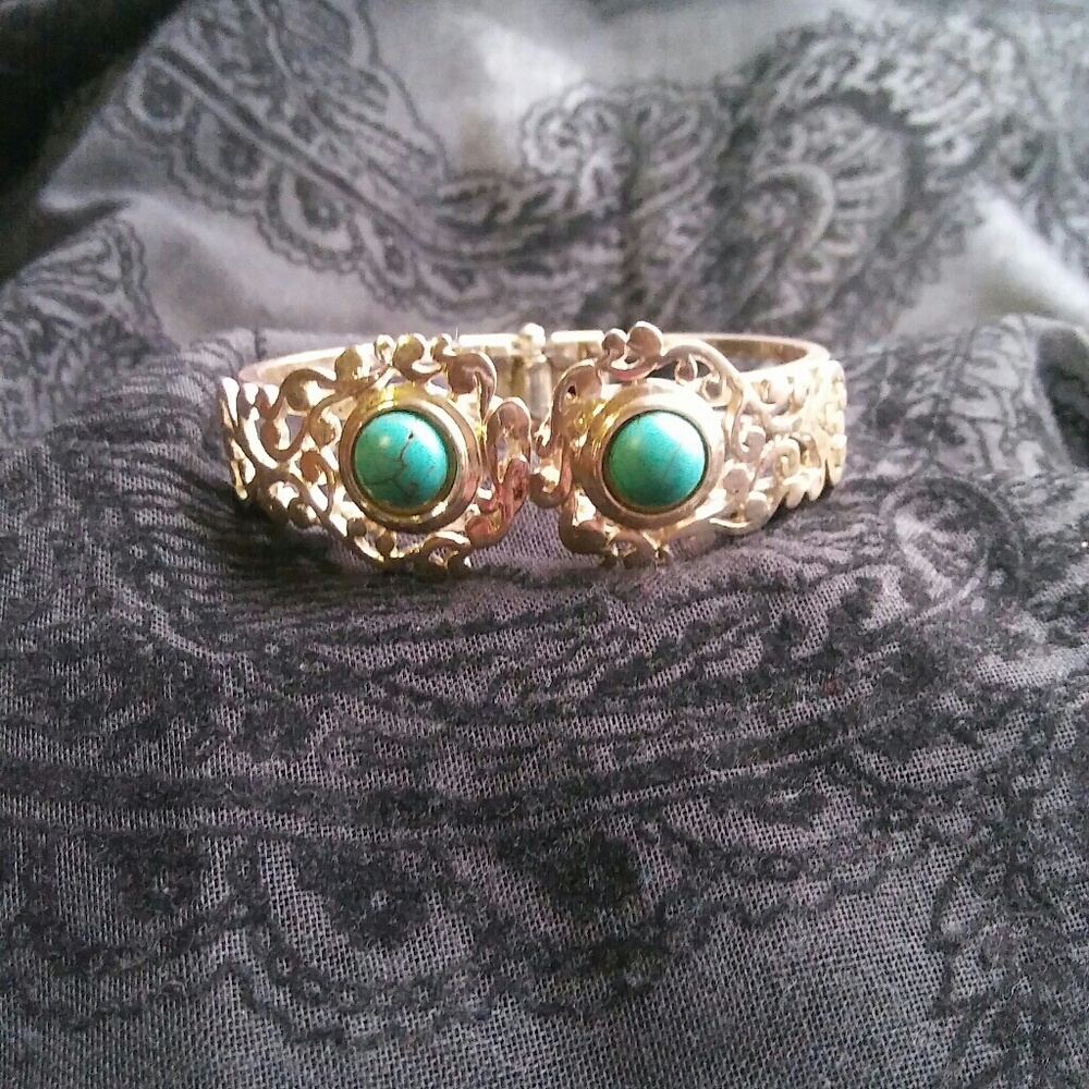 Turquoise and silver hinge clasp bangle